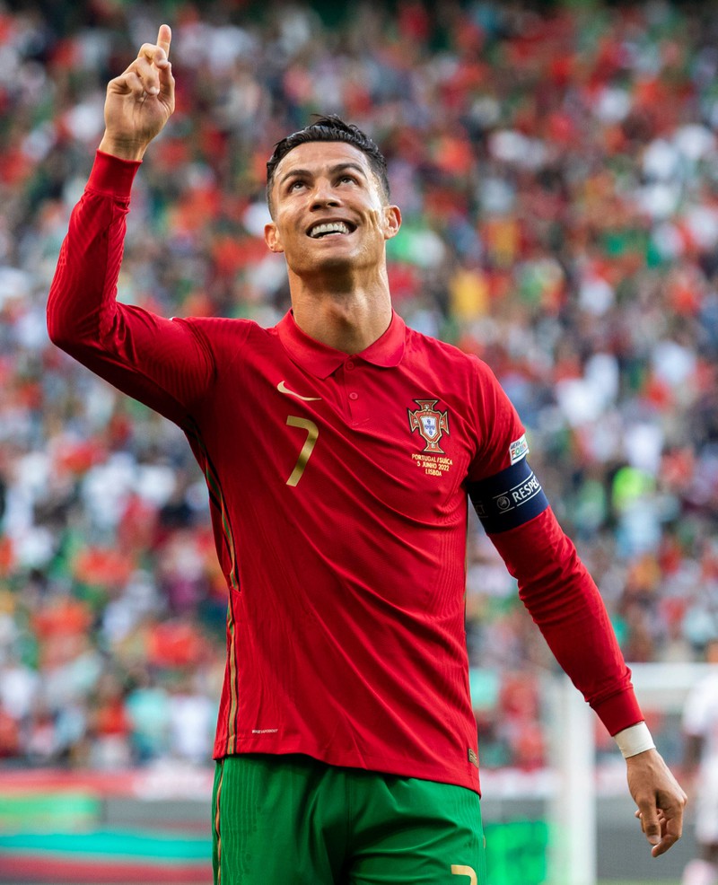 Cristiano Ronaldo steht für Portugal auf dem Platz.