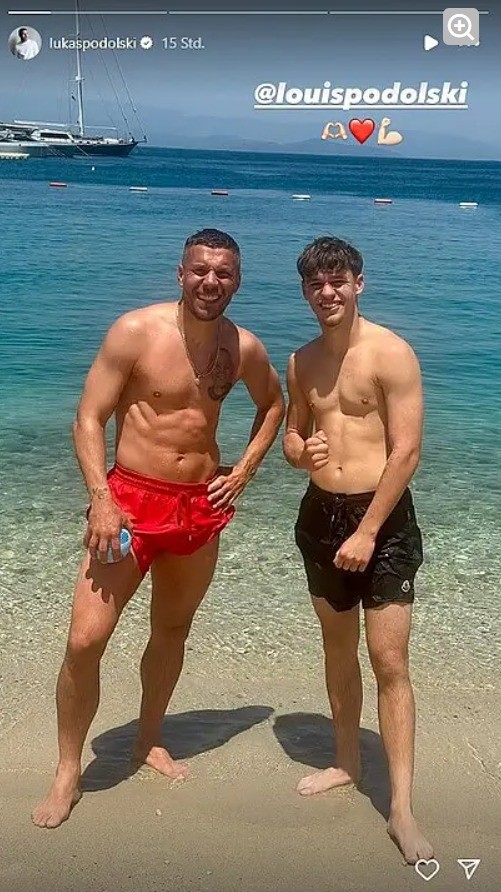 Lukas Podolski und sein Sohn Louis machten im Sommer 2025 gemeinsam Urlaub.