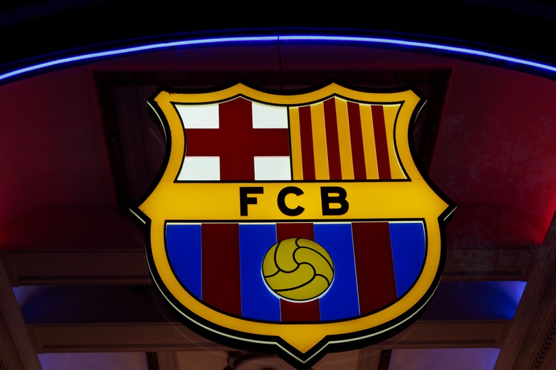 Der bekannteste Fußballklub der Welt, FC Barcelona hat ein besonderes Wappen