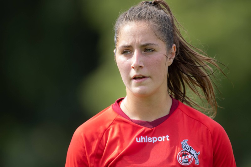 Karoline Kohr ist die Schwester von Dominik Kohr und spielt in Luxemburg Fußball
