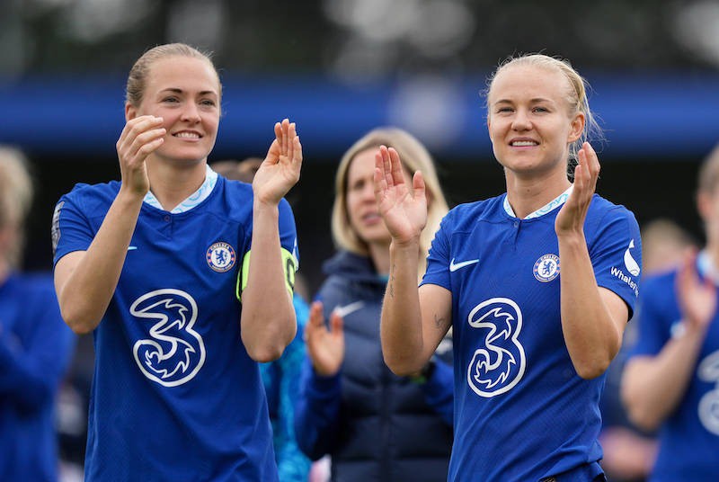 Magdalena Eriksson und Pernille Harder lernten sich beim FC Chelsea lieben.