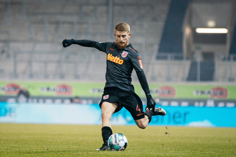 Jan-Niklas Beste spielte als Leihgabe bei Regensburg.