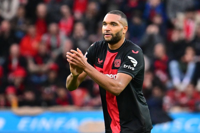 Jonathan Tah spielte lange bei Bayer 04 Leverkusen. Seit 2025/26 spielt er beim FC Bayern München.