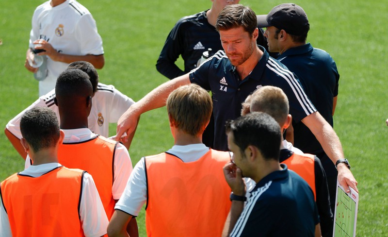 Xabi Alonso begann seine Trainerkarriere bei den Junioren von Real Madrid.