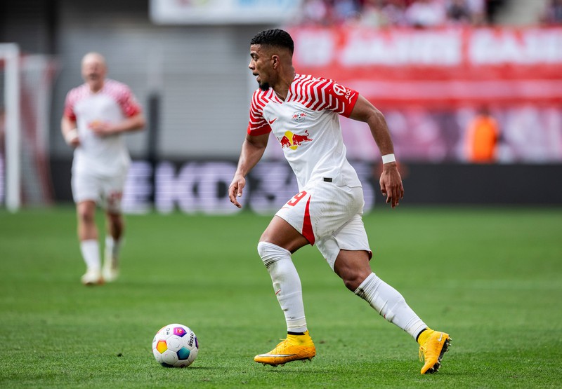 Benjamin Henrichs spielt beim RB Leipzig.