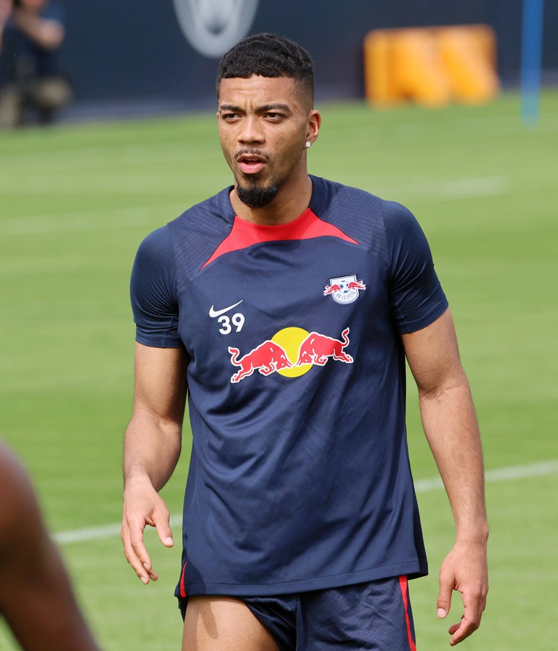 Benjamin Henrichs spielt zunächst bis 2025 beim RB Leipzig.