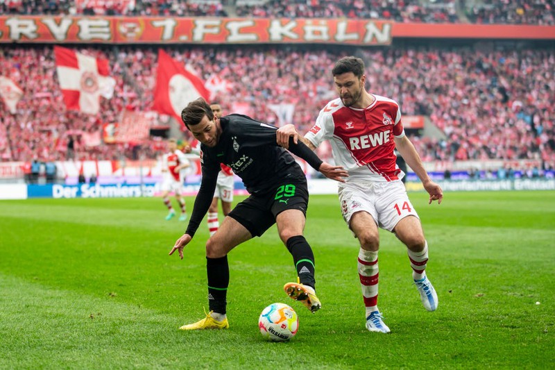 Das Spiel zwischen dem 1. FC Köln und Borussia Mönchengladbach ist immer hart umkämpft.