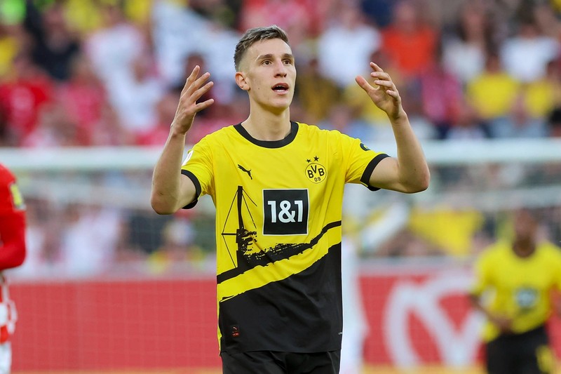 Nico Schlotterbeck ist ein deutscher Fußballspieler.