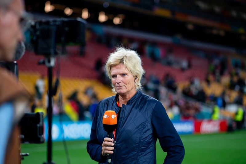 Claudia Neumann ist eine Fußballkommentatorin beim ZDF.