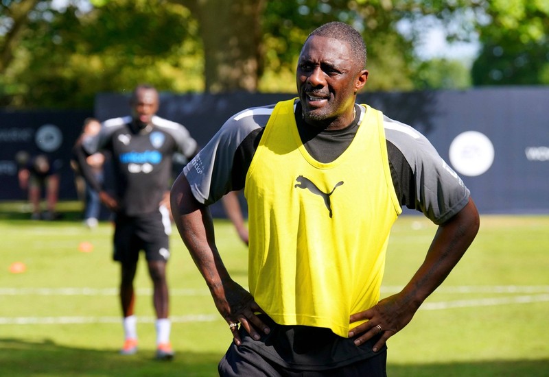 Idris Elba während einer Trainingseinheit vor SoccerAid im Champneys Tring.