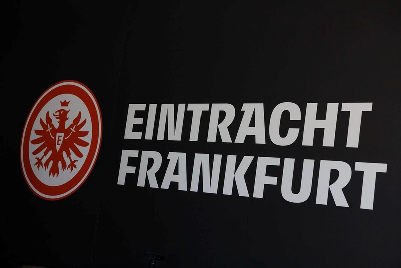 Die Eintracht Frankfurt zählt stolze 45 Trainerwechsel.