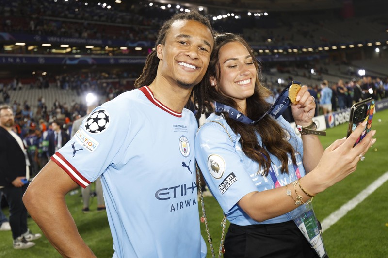 Nathan Aké ist mit Kaylee Ramman verheiratet.