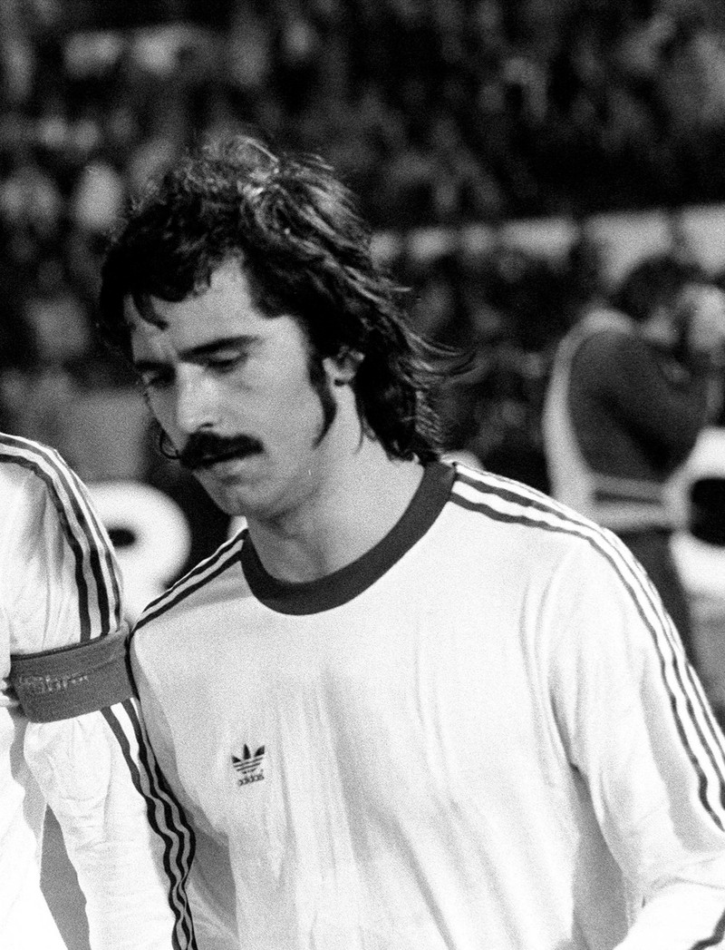 Gerd Müller trug statt seiner normalen Schuhgröße 38 beim Spiel immer 41, weil er sich darin besser drehen konnte.