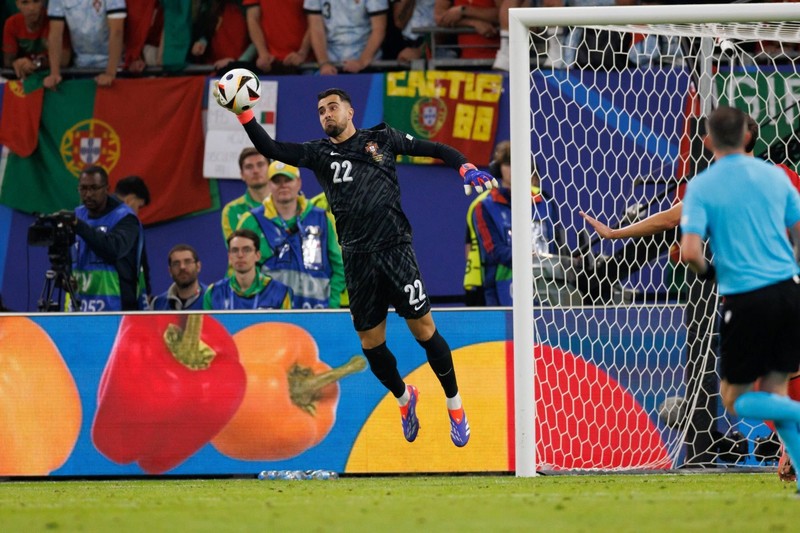 Diogo Costa gehört neben Cristiano Ronaldo zu den EM-Legenden der portugiesischen Nationalmannschaft.