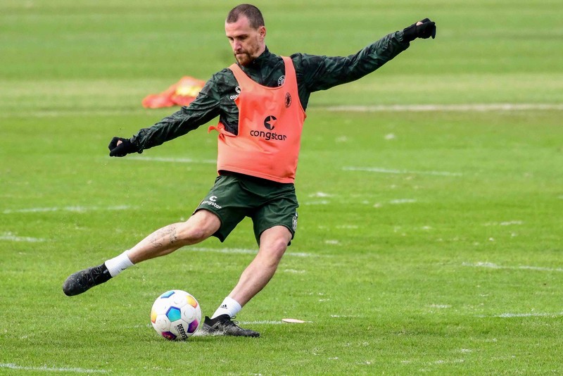 Simon Zoller ist ein Fußballspieler der Bundesliga.