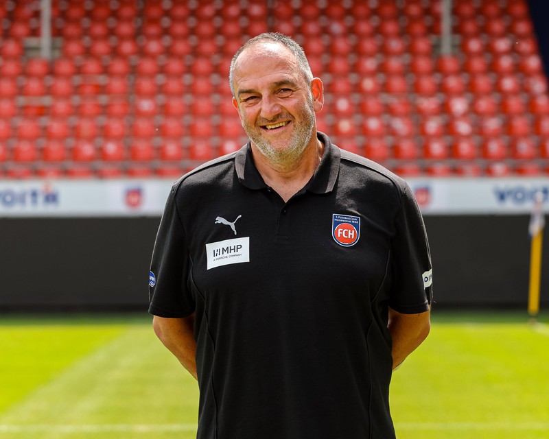 Frank Schmidt trainiert den FC Heidenheim seit vielen Jahren.