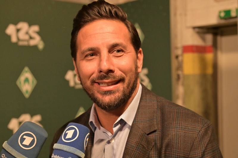 Was verdient Claudio Pizarro?