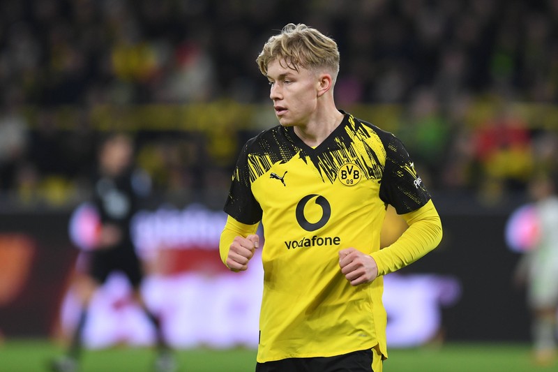 Daniel Svensson ist ein schwedischer Fußballspieler.