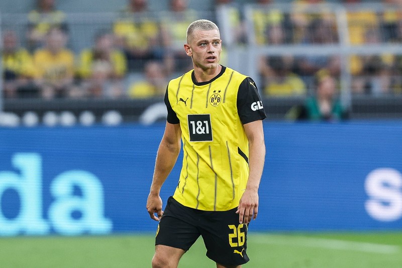 Julian Ryerson spielt mit der Nummer 26 als Abwehrspieler.