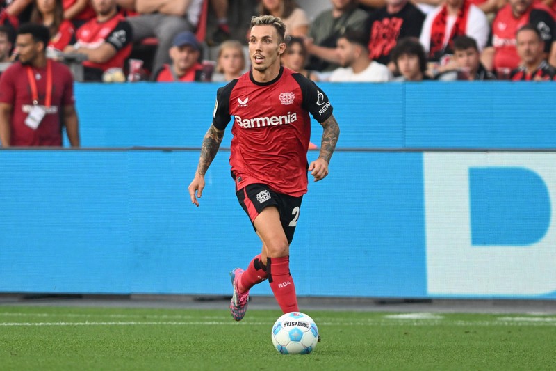 Alex Grimaldo verdient eine ordentliche Summe Geld bei Bayer 04 Leverkusen.