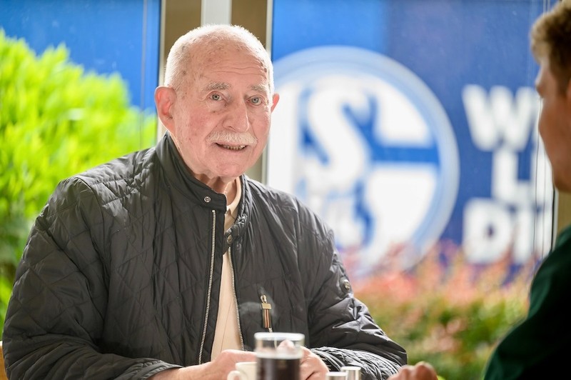 Werner Hansch ist ein deutscher Sportmoderator.