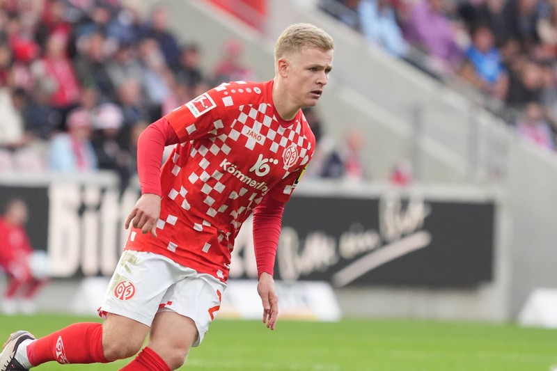 Jonathan Burkardt spielt bis 2027 bei Mainz 05.