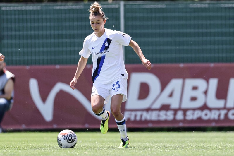 Lina Magull hat eine klare Meinung zum Gehalt von Frauen im Fußball.