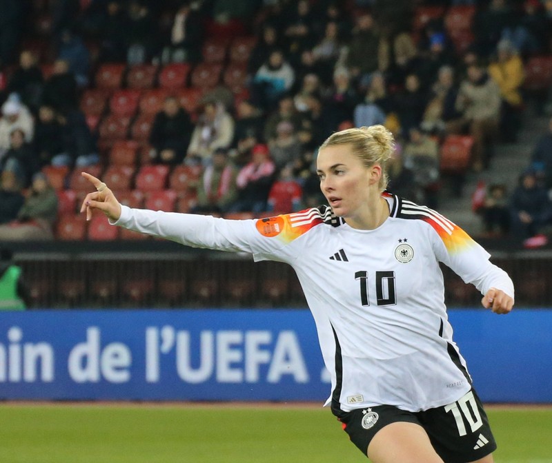 Laura Freigang ist eine deutsche Fußballspielerin.