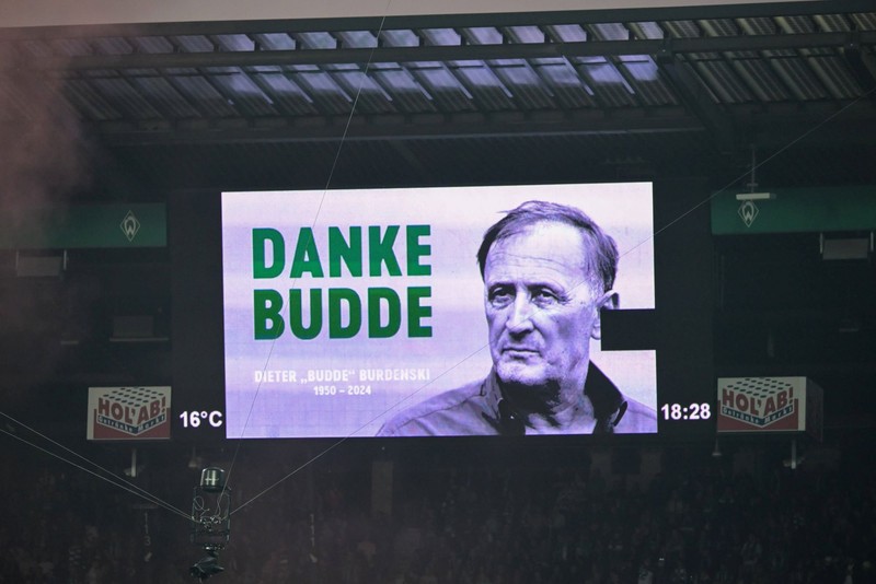 Der Rekordspieler von Werder Bremen ist Dieter Burdenski.