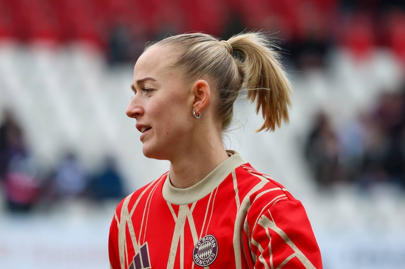 Lea Schüller setzt sich gegen die geringe Bezahlung der Frauen im Fußball ein.