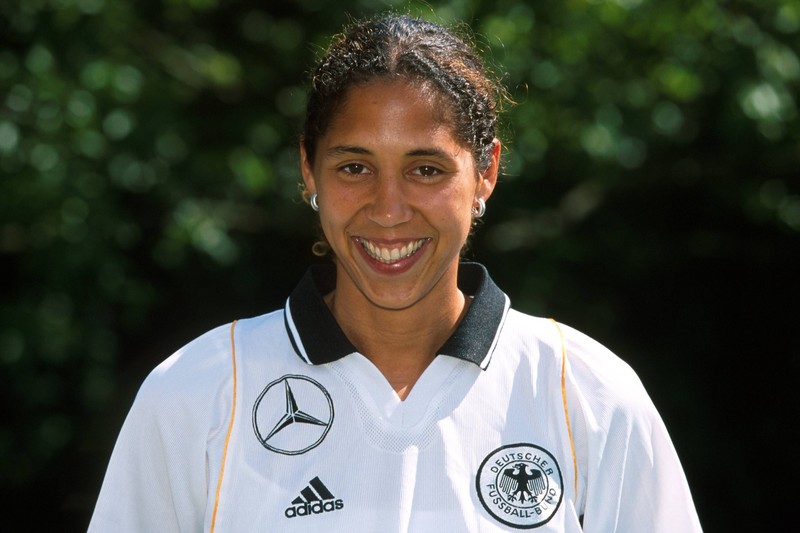 Stephanie Ann „Steffi“ Jones ist eine ehemalige deutsche Fußballspielerin.