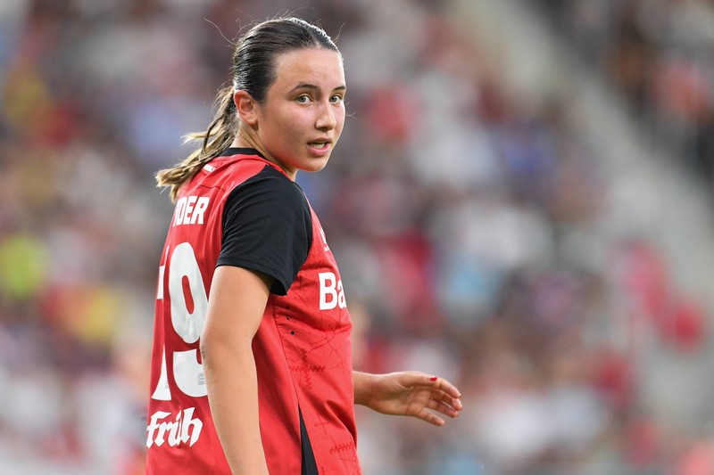 Loreen Bender ist eine deutsche Fußballspielerin.