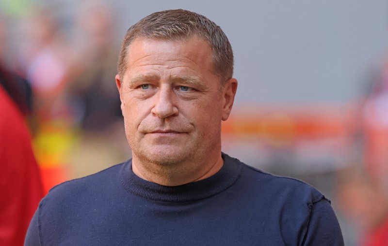 Max Eberl räumt ein, dass der Kader des FC Bayern sehr dünn besetzt ist.