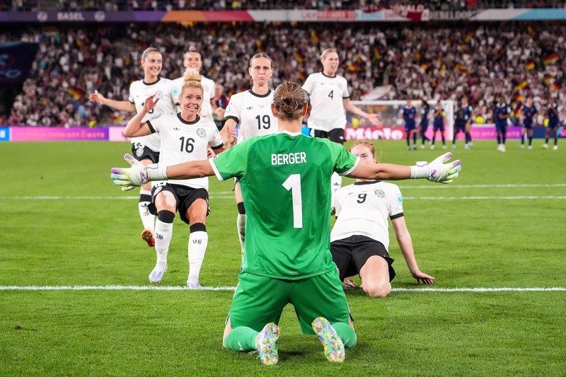 Deutschland hat Frankreich im Viertelfinale im Elfmeterschießen besiegt.