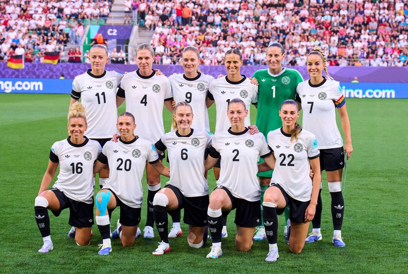 Die Frauen-EM 2025 ist gestartet und bringt den Fans jede Menge interessante Infos und Highlights.