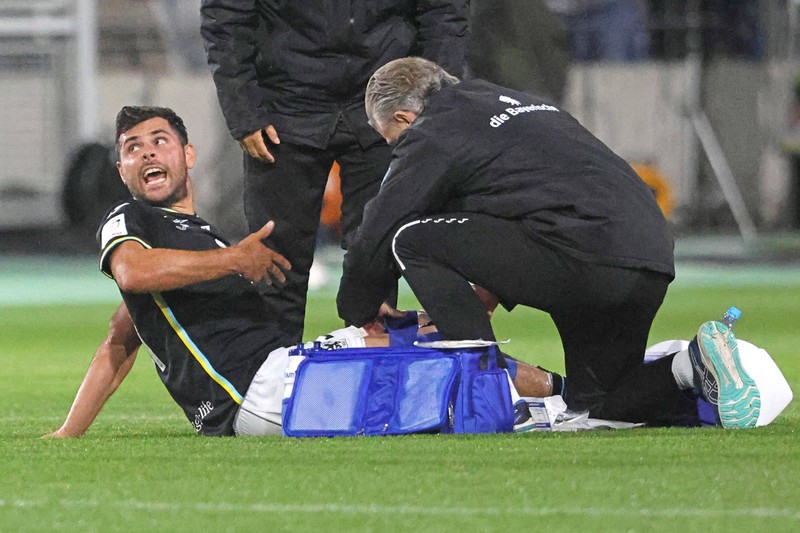 Kevin Volland verletzt sich bei einem Spiel seiner Mannschaft.