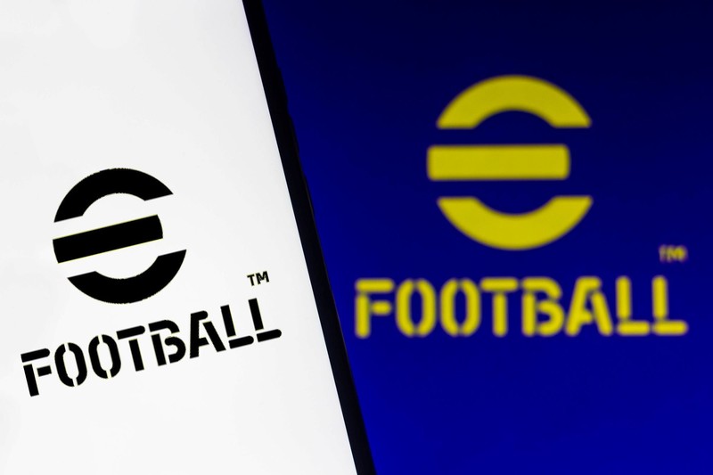 Als Zocker*in kennst du das klassische Football-Logo von PES längst.