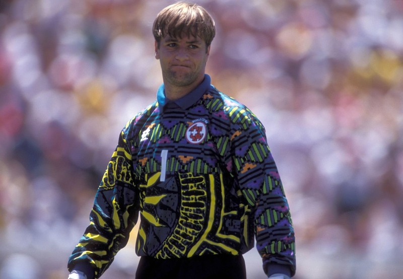 Marco Pascolo musste für die Schweizer Mannschaft ein ungewöhnliches Trikot tragen.