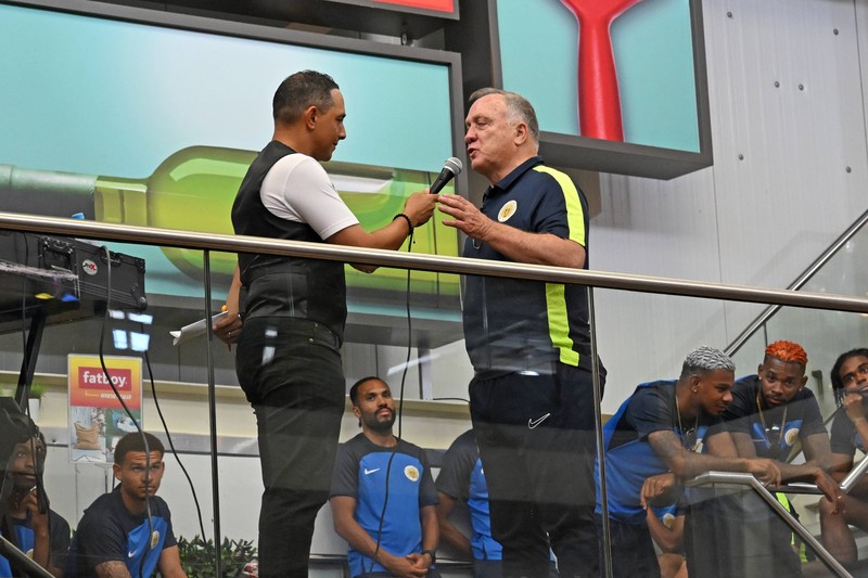 Curaçao-Nationaltrainer Dick Advocaat schafft mit der WM–Qualifikation eine Sensation.