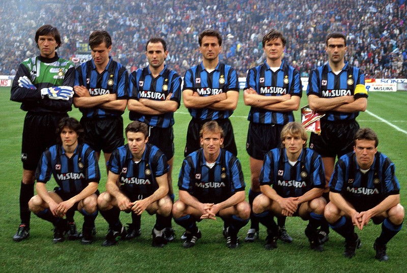 Mit Inter Mailand gewinnt Lothar Matthäus die italienische Meisterschaft und den UEFA–Cup.