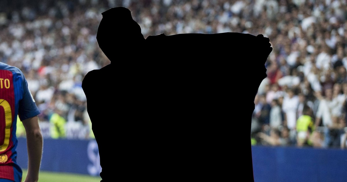 Das Schatten–Star–Quiz: Erkennst du diese 10 Fußball-Legenden nur an ihrer Silhouette?