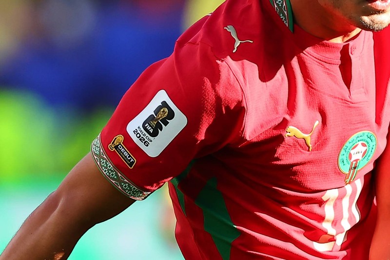 Bei der WM 2026 tauchen auf einigen Trikots besondere Patches auf.