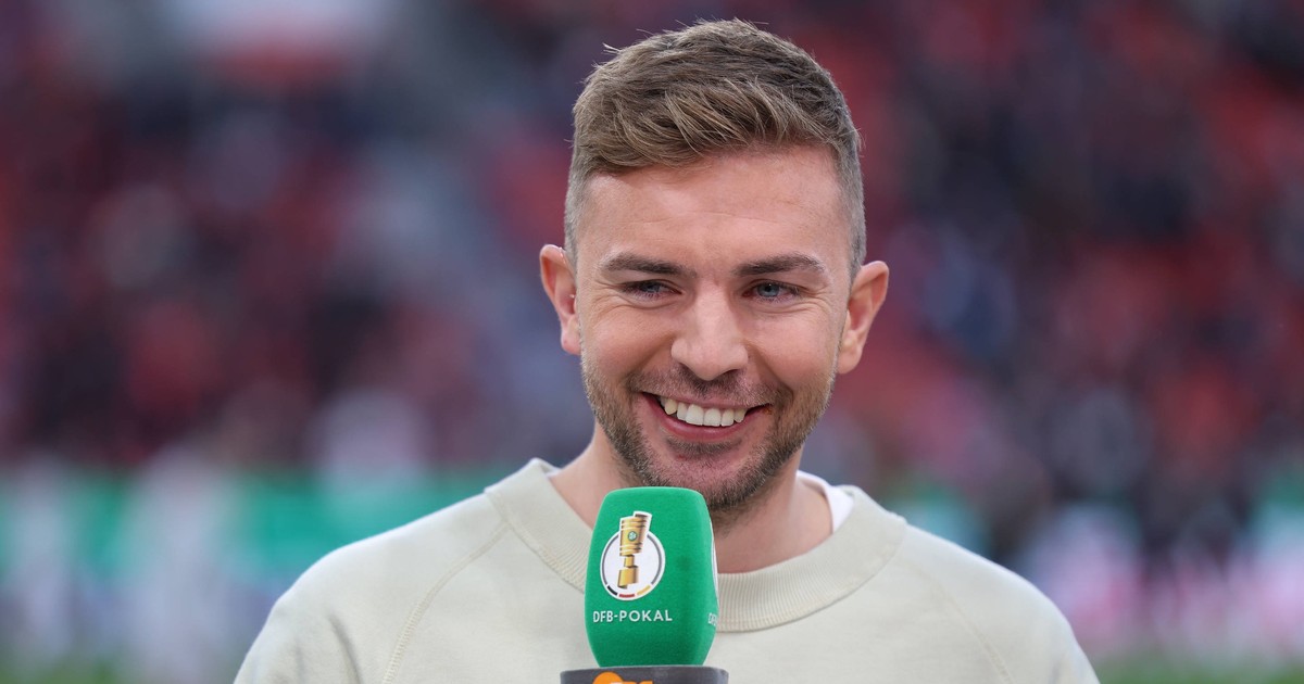 Vermögen & Gehalt: So viel verdienen die WM-Moderatoren und Experten