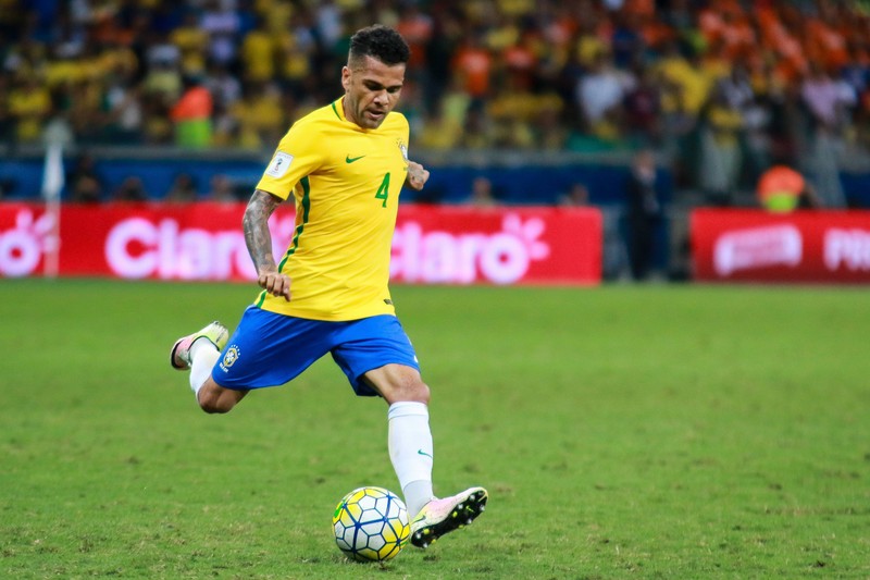 Dani Alves spielte noch im Alter von 39 Jahren bei einer WM mit.