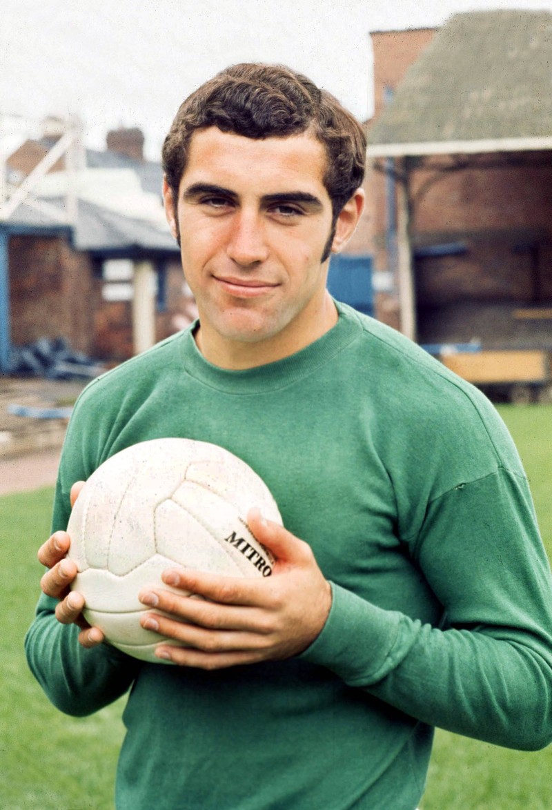 Peter Shilton spielte mit 40 Jahren noch für eine Nationalmannschaft.