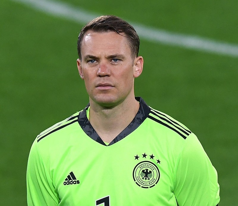 Manuel Neuer müsste laut Usern auf der Bank Platz nehmen.