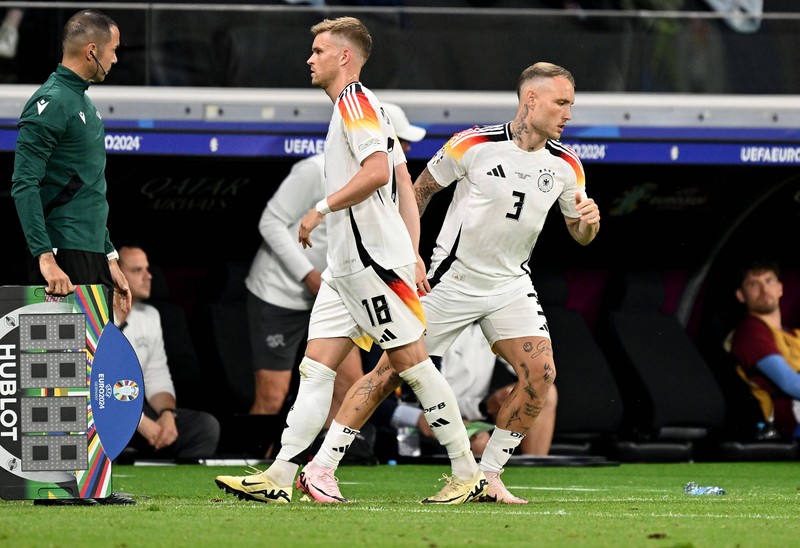 Raum gewinnt die Abstimmung auf links dank seiner starken Offensivqualitäten.